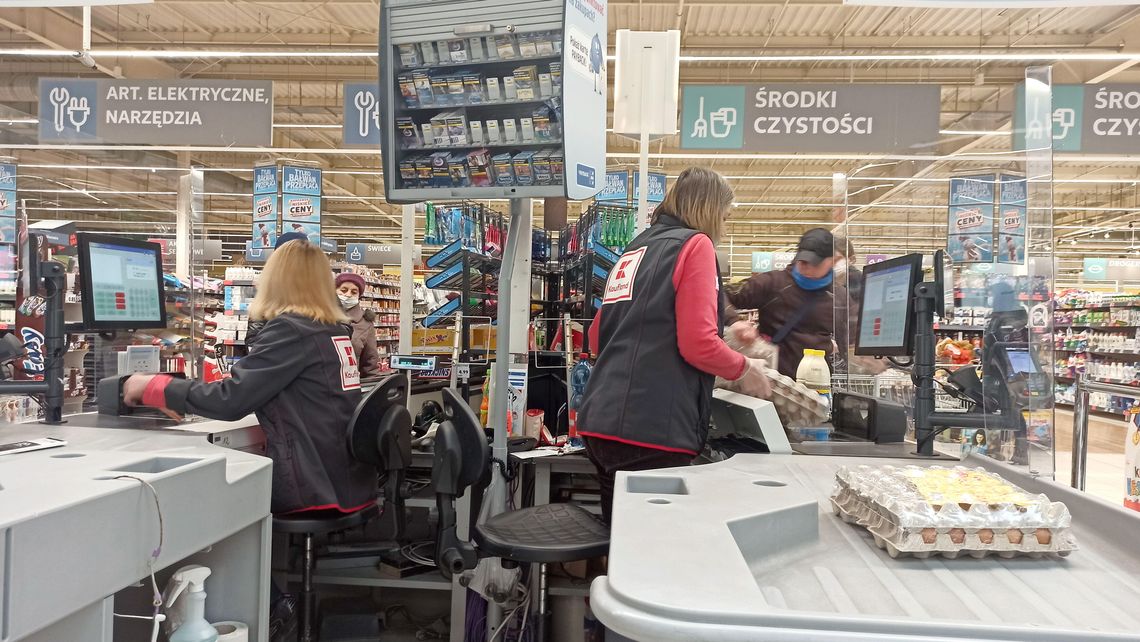 O podwyżki walczy coraz więcej pracowników handlu. "Moje zarobki tracą na wartości z tygodnia na tydzień"
