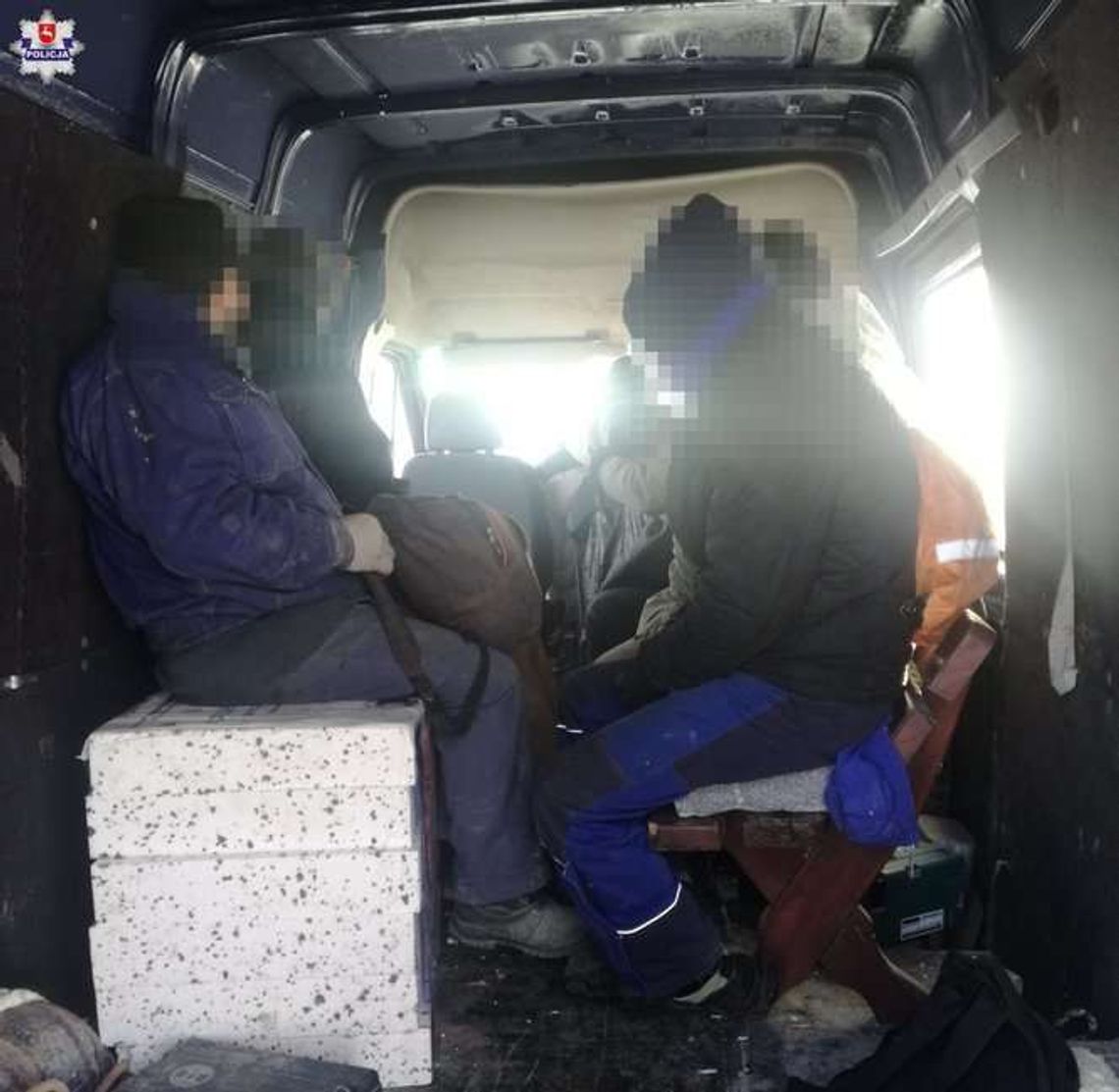 O siedmiu pasażerów za dużo. Siedzieli na ławce i styropianie O siedmiu pasażerów za dużo. Siedzieli na ławce i styropianie