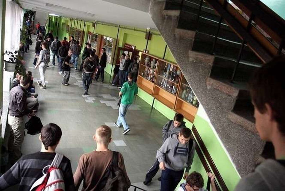 O SKOKach i moralnych aspektach antykoncepcji. Nowa podstawa programowa w liceum O SKOKach i moralnych aspektach antykoncepcji. Nowa podstawa programowa w liceum