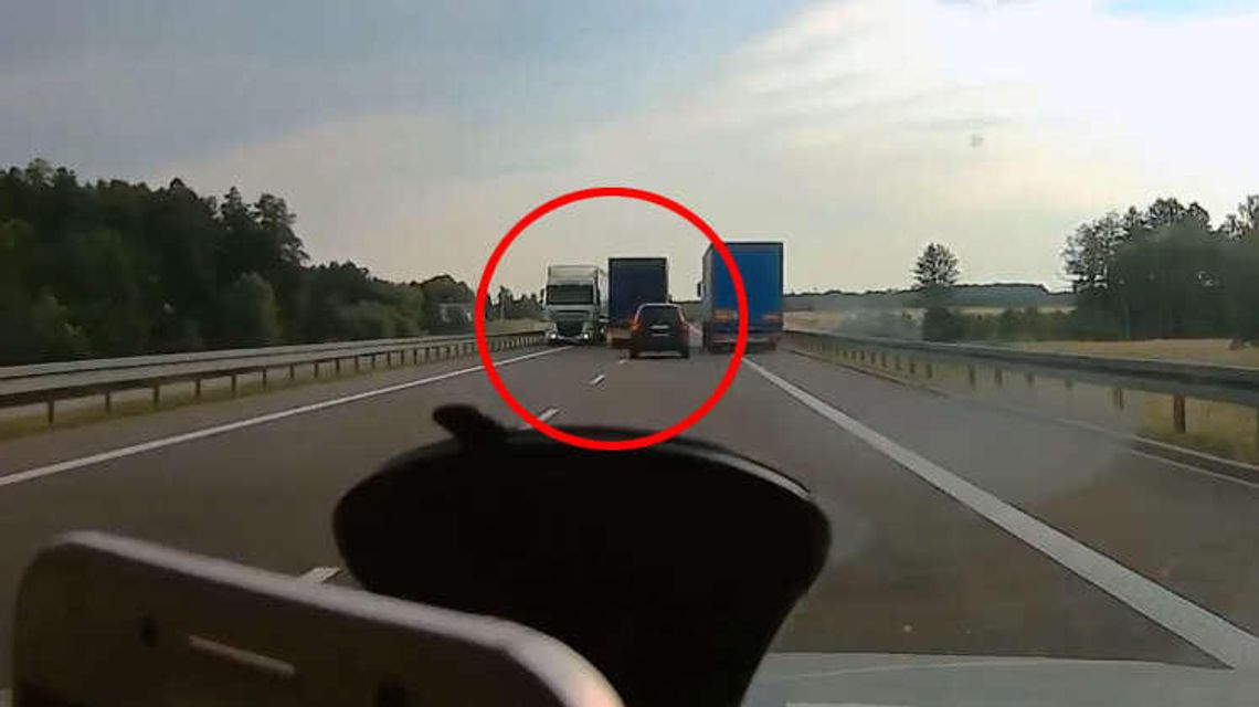 O włos od tragedii. Niebezpieczne wyprzedzanie kierowcy ciężarówki [wideo]