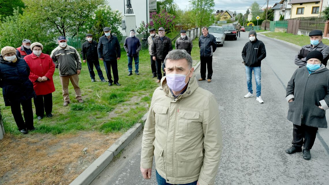 Obawiają się, że wybudują obwodnicę Janowa Lubelskiego tam, gdzie stoją ich domy. "Będą ludzie do wysiedlenia" Obawiają się, że wybudują obwodnicę Janowa Lubelskiego tam, gdzie stoją ich domy. "Będą ludzie do wysiedlenia"