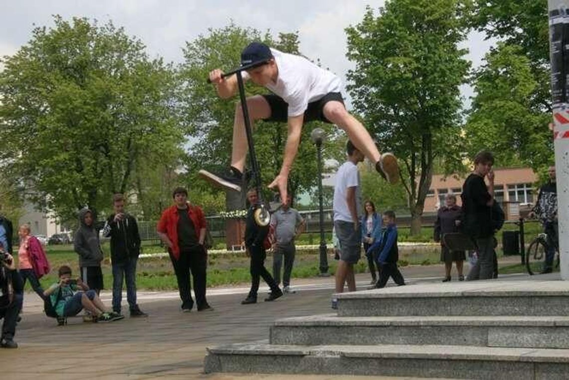 Obchody 3 Maja w Puławach. Deskorolki, tańce i tort (zdjęcia)