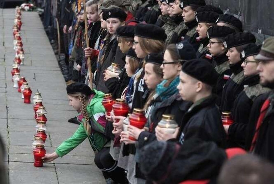 Obchody 6. rocznicy katastrofy smoleńskiej w Lublinie. "Zawsze będziemy pamiętać"