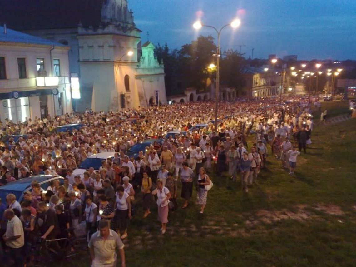Obchody Cudu Lubelskiego. Procesja na ulicach Lublina Obchody Cudu Lubelskiego. Procesja na ulicach Lublina