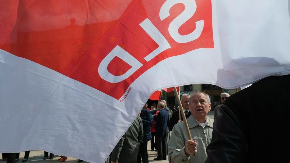 Obchody Święta 1 Maja w Lublinie. Wiec SLD na pl. Litewskim
