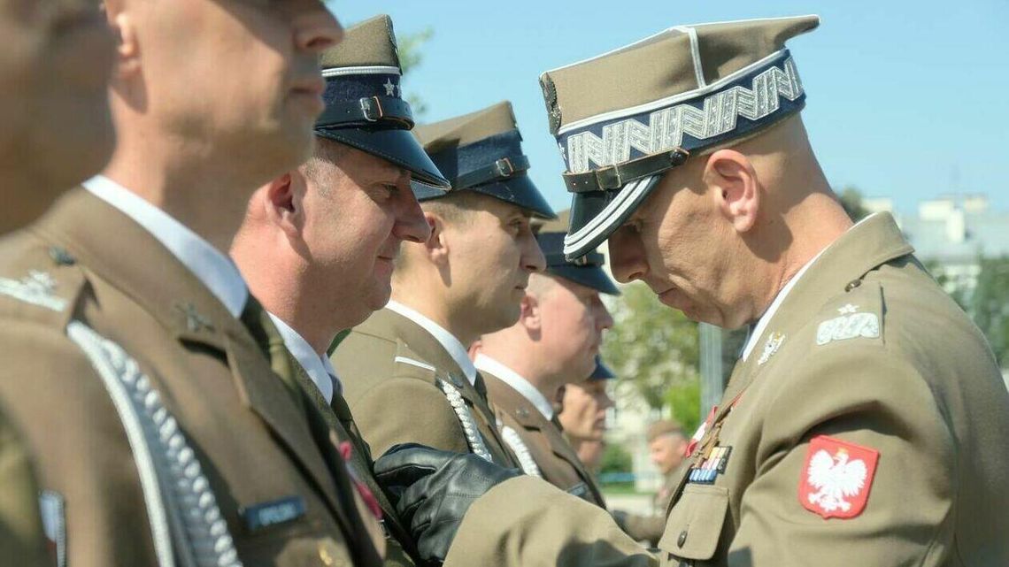 Obchody Święta Wojska Polskiego w Lublinie. Uroczysty apel, a potem prezentacja sprzętu wojskowego [zdjęcia]