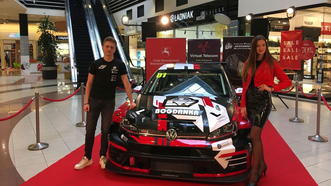 Obiecujący początek Szymona Ładniaka w SimRacingu