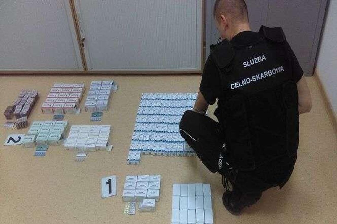 Obiekt latający nad granicą. Wypadły z niego pudła