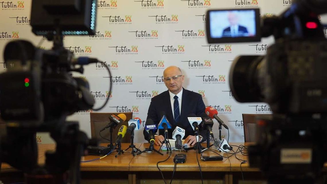 Obniżka pensji dla prezydentów miast i innych samorządowców. Ile teraz zarobią politycy?