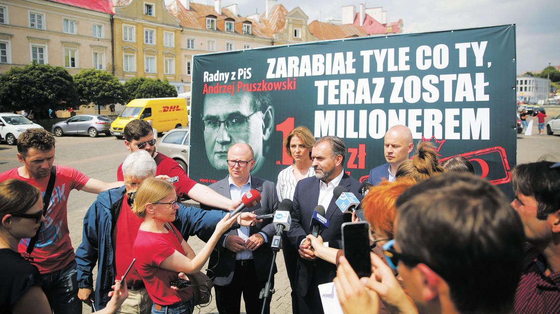 Obniżki pensji dla samorządowców o 20 proc.? To fikcja. Niektórzy nawet zyskali