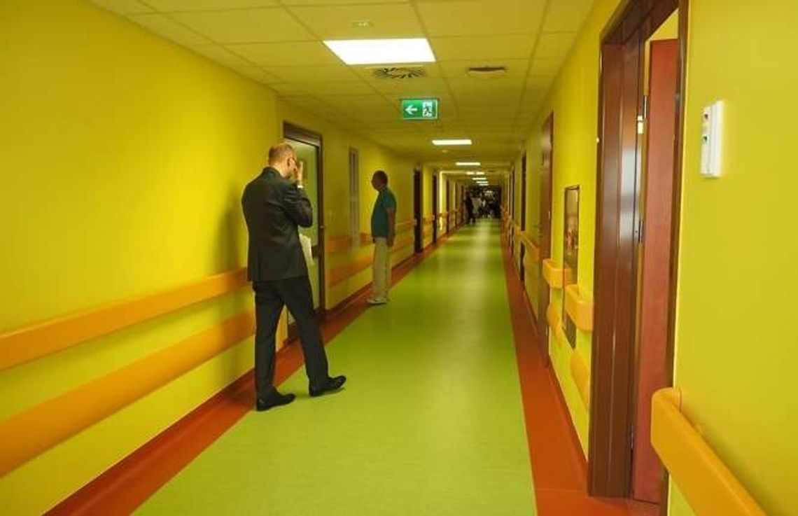 Obniżki pensji nie obejmą dyrekcji szpitala. Związki: bez protestu się nie obędzie