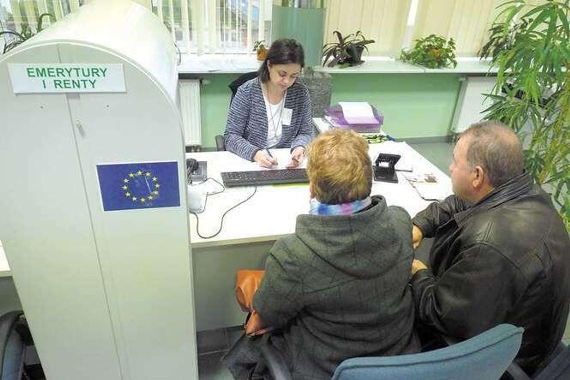 Obniżony wiek emerytalny: Już 15 tys. wniosków w Lubelskiem. Najczęściej są składane w poniedziałek Obniżony wiek emerytalny: Już 15 tys. wniosków w Lubelskiem. Najczęściej są składane w poniedziałek