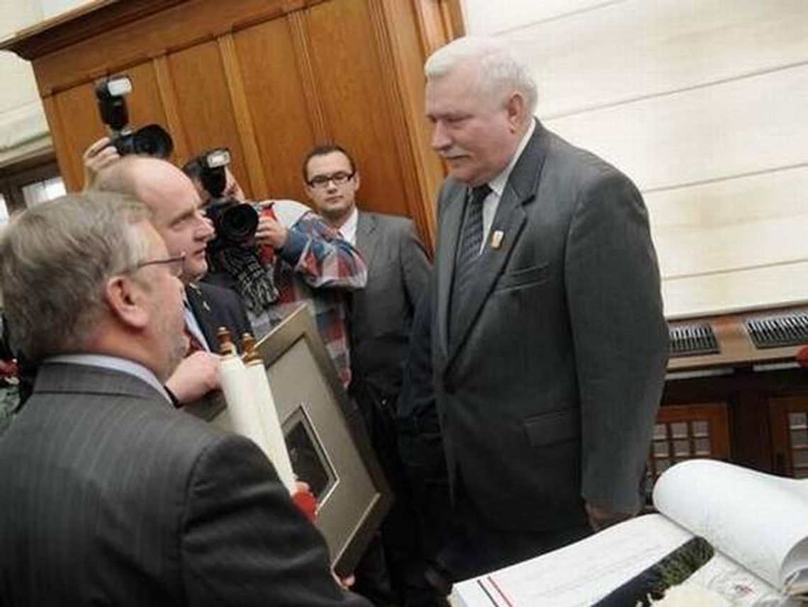 Obok wizerunku Lecha Wałęsy - świński ryj. Solidarności?