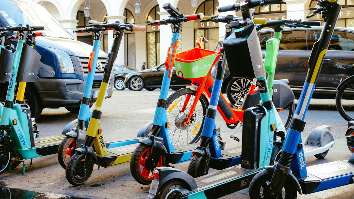 Obowiązkowy kask na hulajnodze. Od kiedy i dla kogo? Obowiązkowy kask na hulajnodze. Od kiedy i dla kogo?