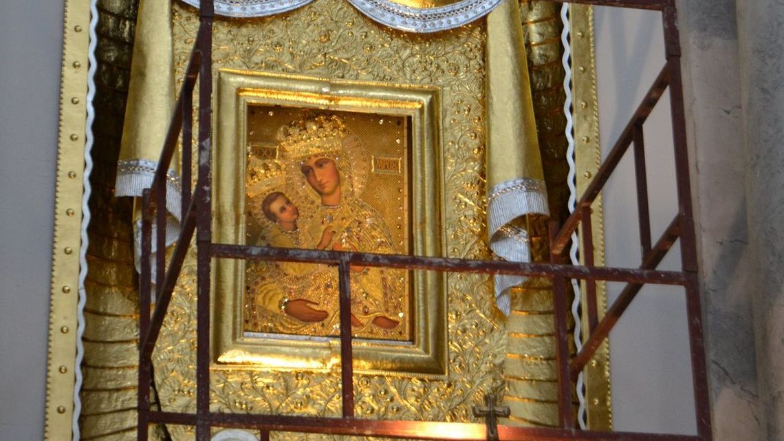 Obraz Matki Bożej Chełmskiej już wrócił na ołtarz. Wkrótce będzie podróżować