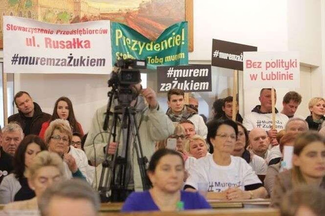 Obraźliwe okrzyki podczas sesji. Prokuratura zdecydowała, czy będzie śledztwo wobec radnych Obraźliwe okrzyki podczas sesji. Prokuratura zdecydowała, czy będzie śledztwo wobec radnych