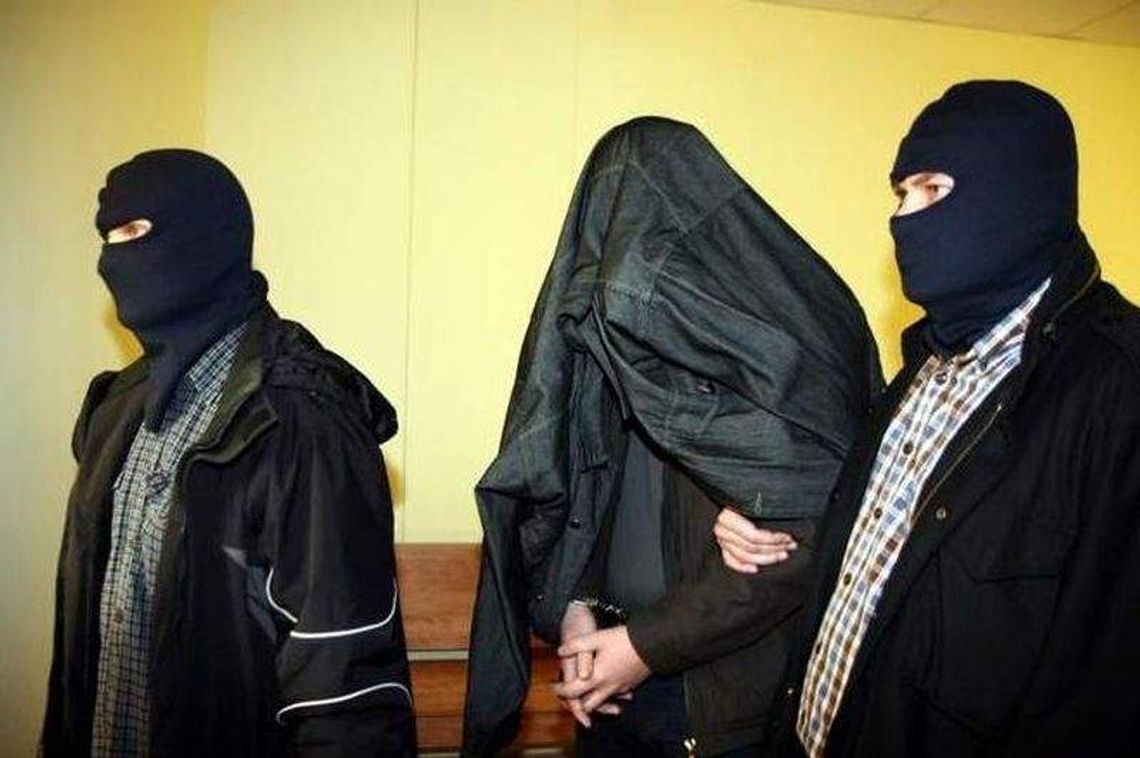 Obrońca chce wypuszczenia policjanta, który potrącił nastolatkę. Decyzja w czwartek