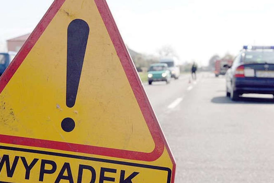 Obwodnica Chodla: Zderzenie skutera z renault. Jedna osoba jest ranna