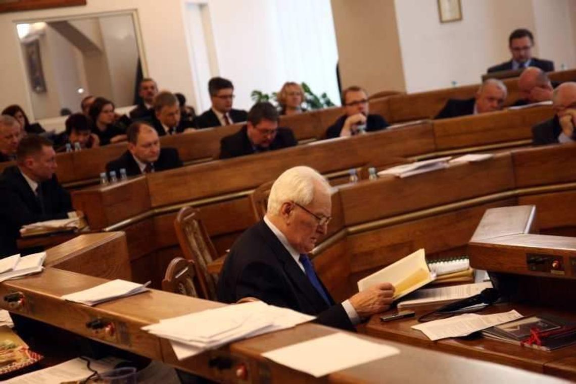 Ocenili lubelskich radnych. Kto wypadł najlepiej, a kto najgorzej? (raport) Ocenili lubelskich radnych. Kto wypadł najlepiej, a kto najgorzej? (raport)