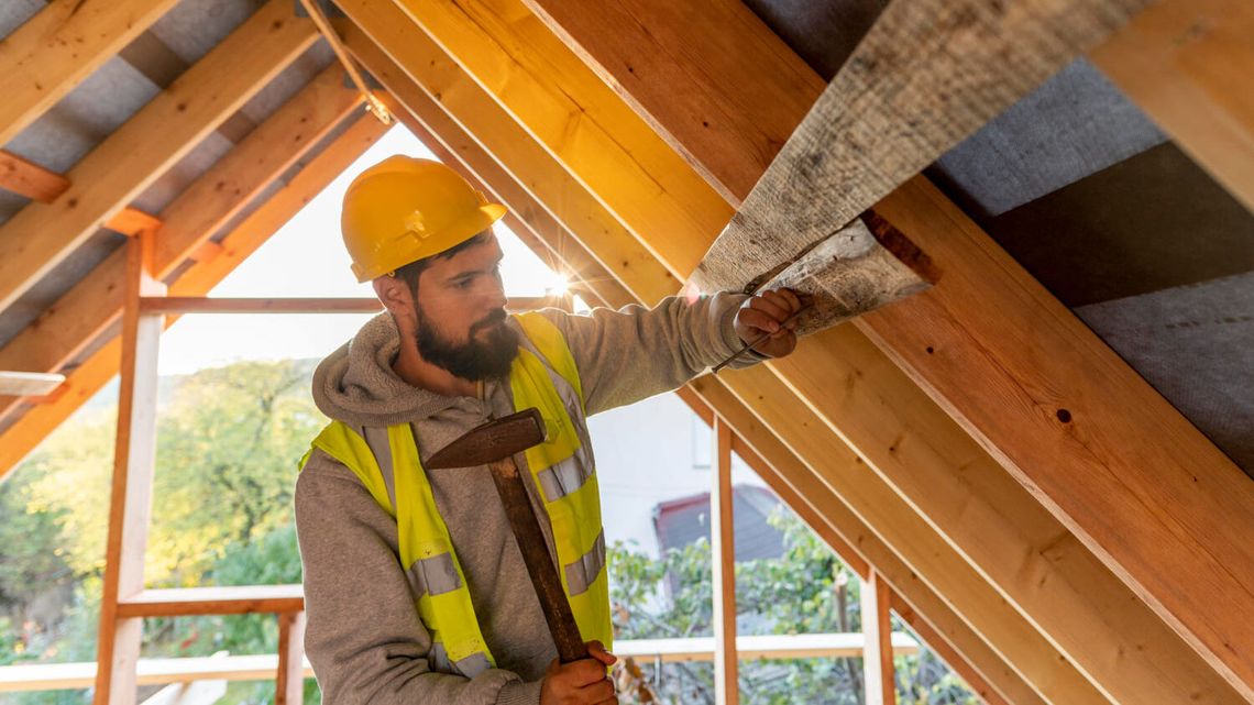 Ocieplenie poddasza – jak zrobić to prawidłowo? Sprawdź, o czym warto wiedzieć! Ocieplenie poddasza – jak zrobić to prawidłowo? Sprawdź, o czym warto wiedzieć!
