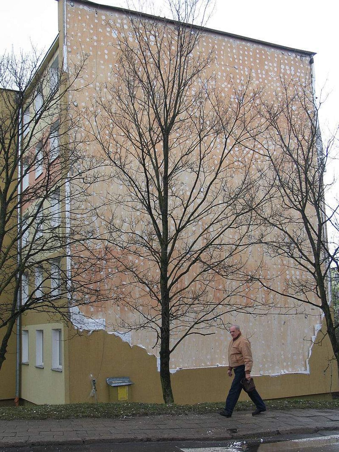 Ocieplenie spadło z bloku. Firma już nie wygra przetargu Ocieplenie spadło z bloku. Firma już nie wygra przetargu