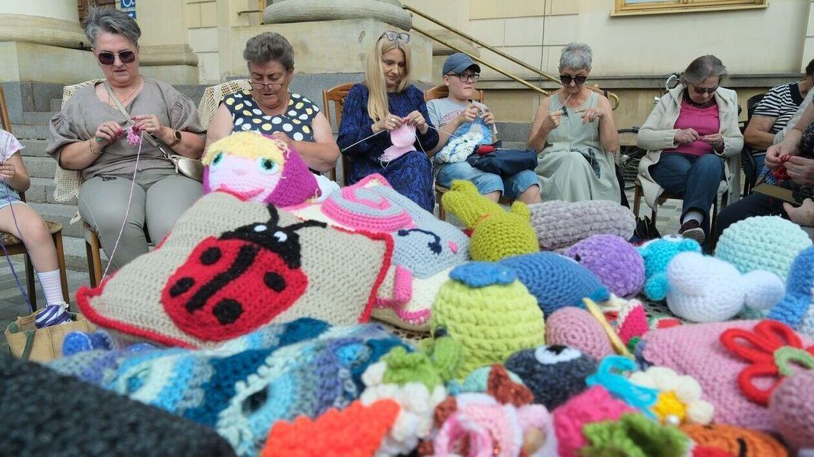 Oczko prawe, oczko lewe... czyli Światowy Dzień Dziergania w Miejscach Publicznych w Lublinie