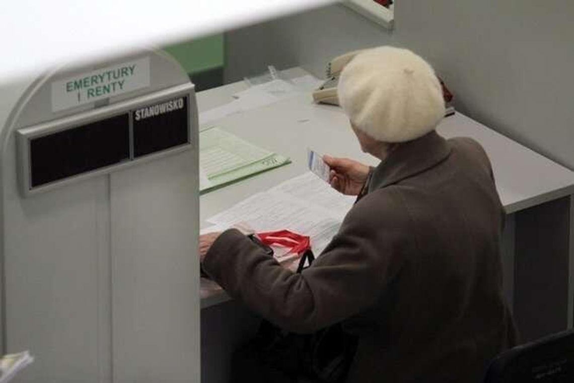 Od 1 marca najniższe emerytury i renty wzrosną do 1000 zł. Co jeszcze się zmieni?