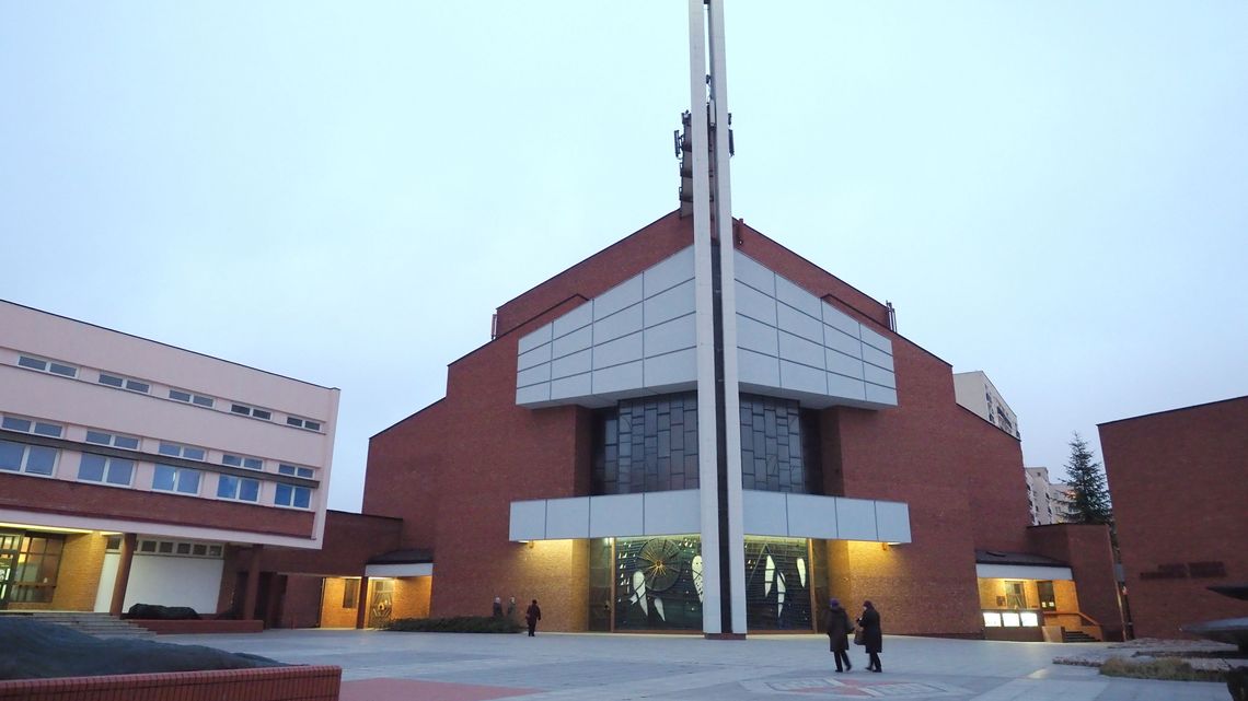 Od 6 do nawet 100 osób. Lubelskie parafie wyliczają ile osób teraz może wejść do kościoła Od 6 do nawet 100 osób. Lubelskie parafie wyliczają ile osób teraz może wejść do kościoła