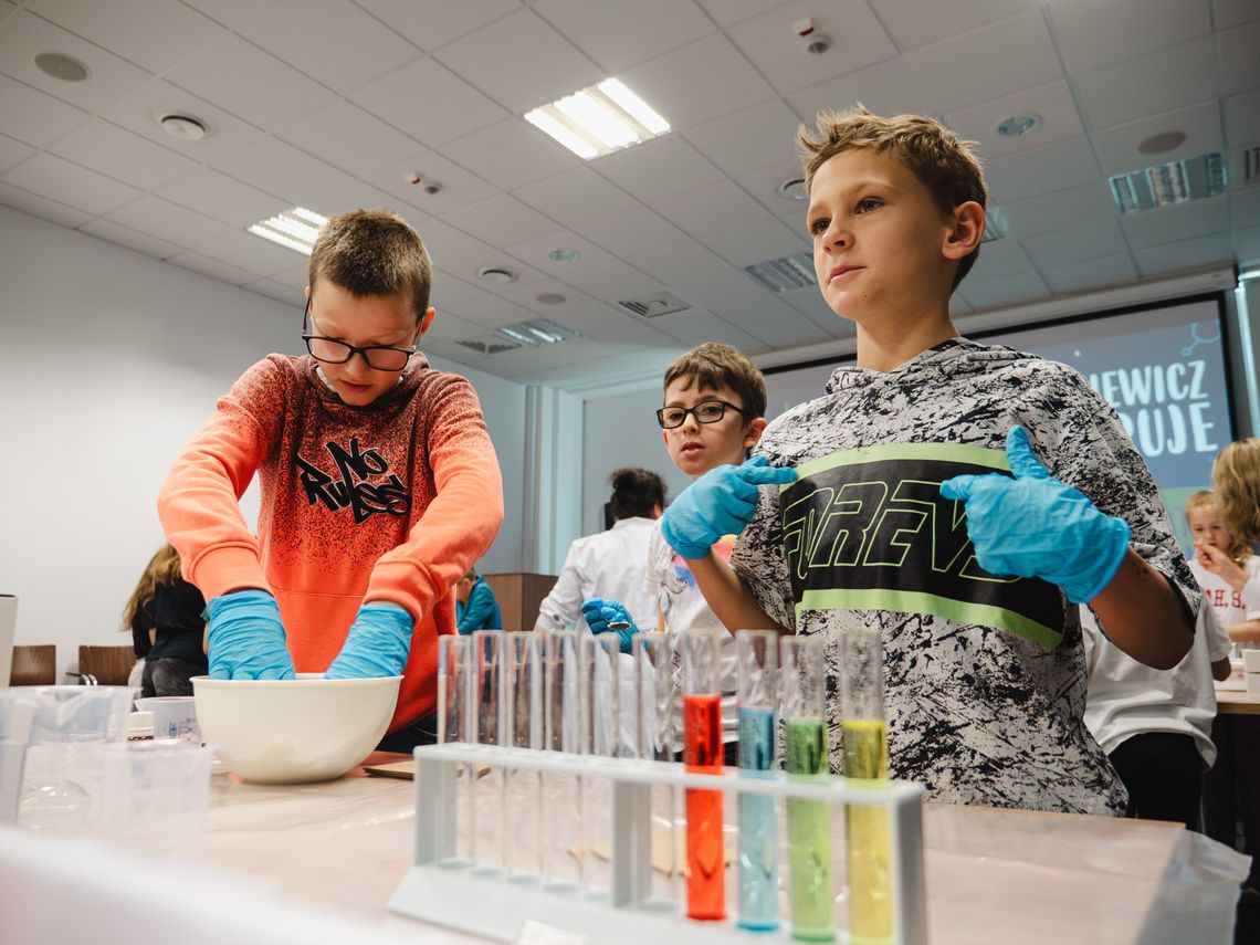 Od chromatografu gazowego do kolorowej tęczy. Warsztaty Łukasiewicz INSpiruje w Puławach