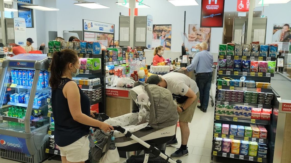 Od czwartku godziny dla seniorów w sklepach. "Musimy ich chronić"