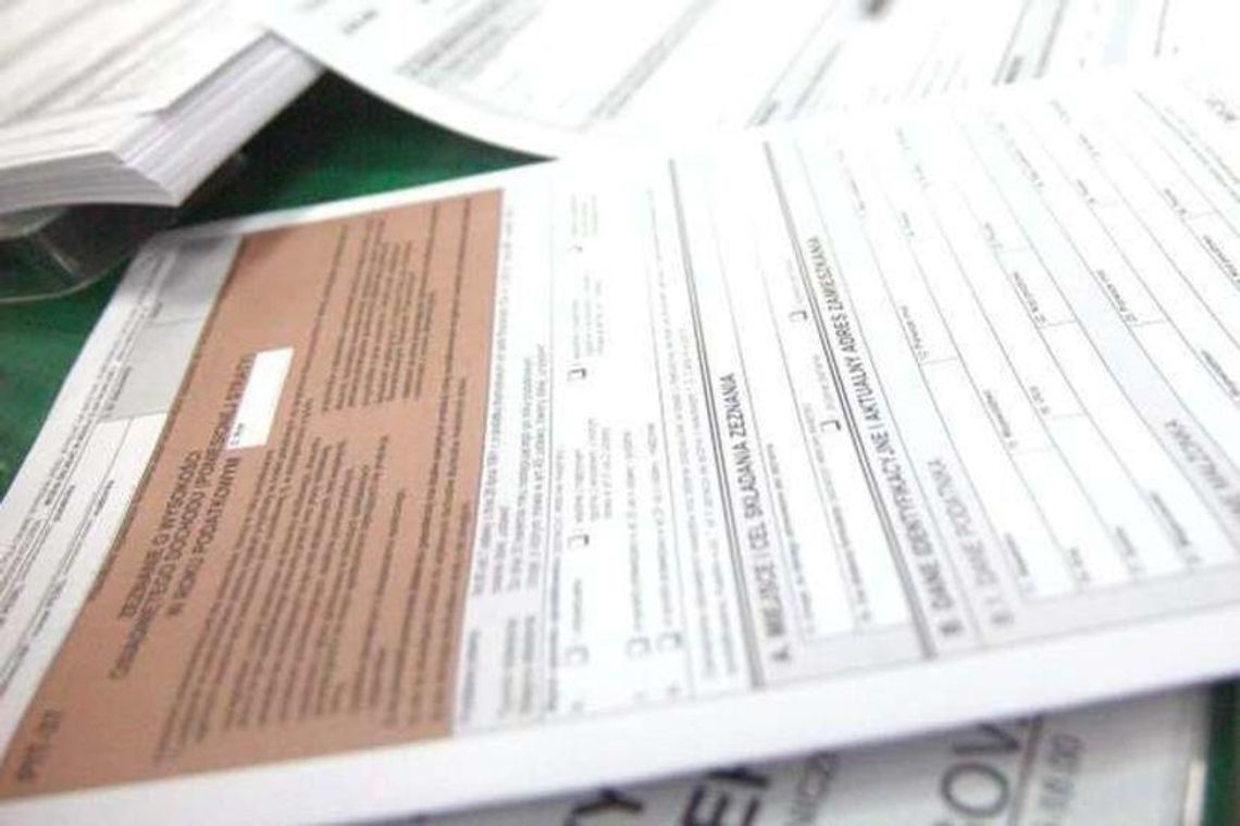 Podatnicy mogą składać rozliczenia podatkowe za 2025 r. w formie papierowej i wysłać pocztą lub złożyć bezpośrednio w urzędzie skarbowym albo też skorzystać z rozwiązań dostępnych przez internet.