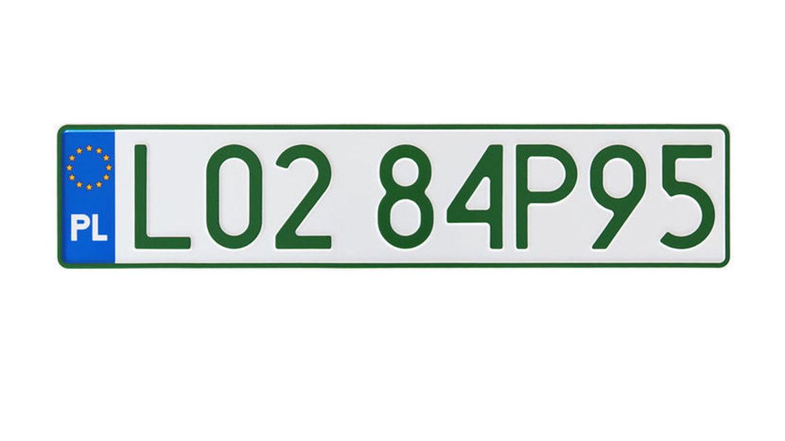 Od dziś zmiany w prawie o ruchu drogowym. Nowy kolor tablic rejestracyjnych Od dziś zmiany w prawie o ruchu drogowym. Nowy kolor tablic rejestracyjnych