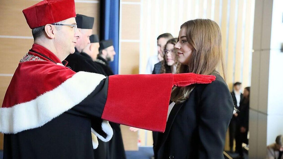 Od immatrykulacji do aplikacji - pierwszy etap dla przyszłych prawników Od immatrykulacji do aplikacji - pierwszy etap dla przyszłych prawników