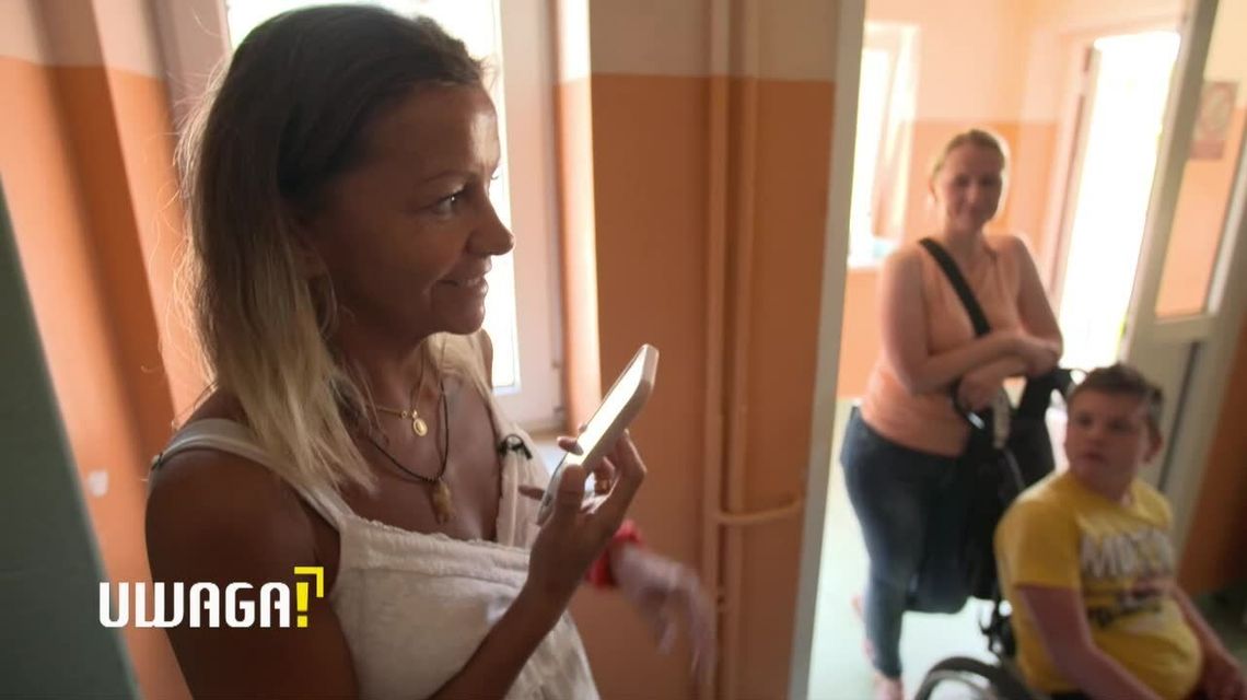 Od kilku lat proszą o nową windę dla swoich niepełnosprawnych dzieci. "Jest zepsuta nawet kilka razy dziennie" Od kilku lat proszą o nową windę dla swoich niepełnosprawnych dzieci. "Jest zepsuta nawet kilka razy dziennie"