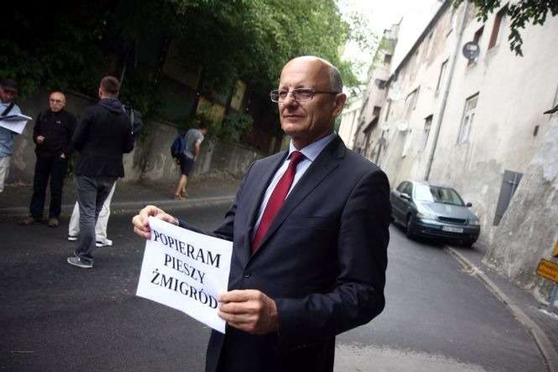 Od lipca część ul. Żmigród zamknięta dla samochodów. Mieszkańcy urządzą to miejsce Od lipca część ul. Żmigród zamknięta dla samochodów. Mieszkańcy urządzą to miejsce