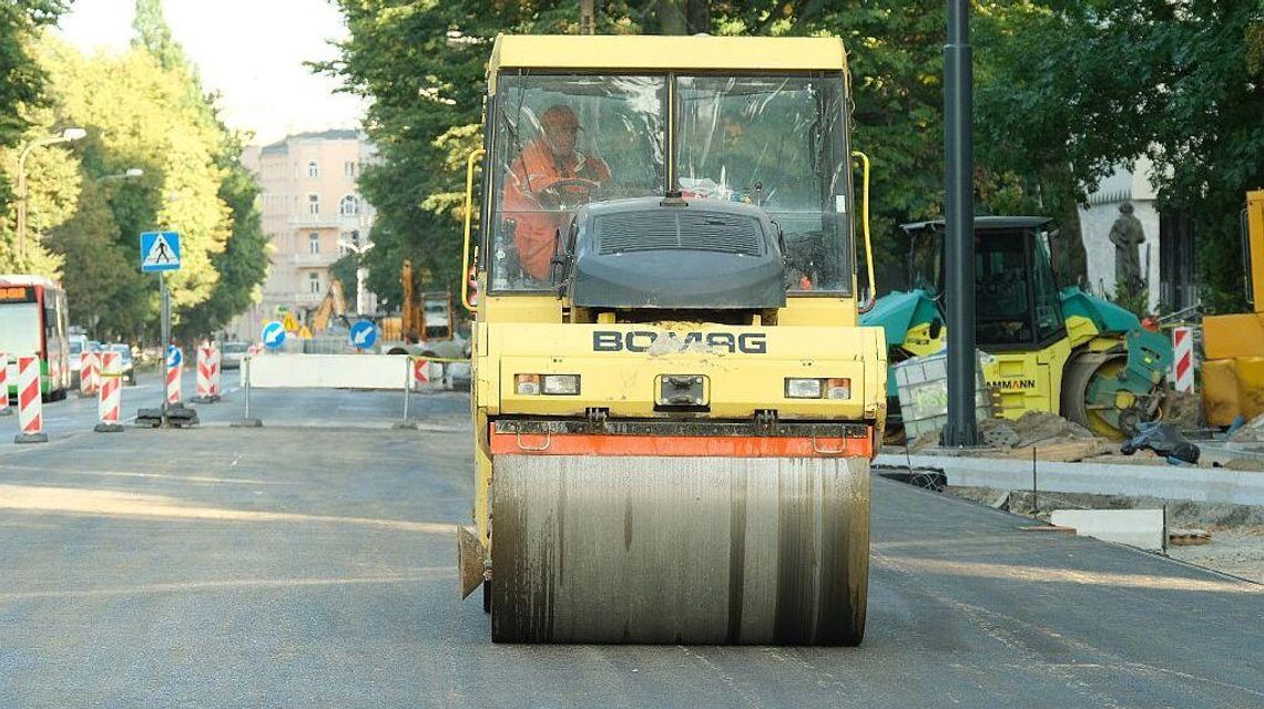 Od wtorku inaczej pojedziemy Al. Racławickimi. Co dzieje się na placu budowy? [zdjęcia]