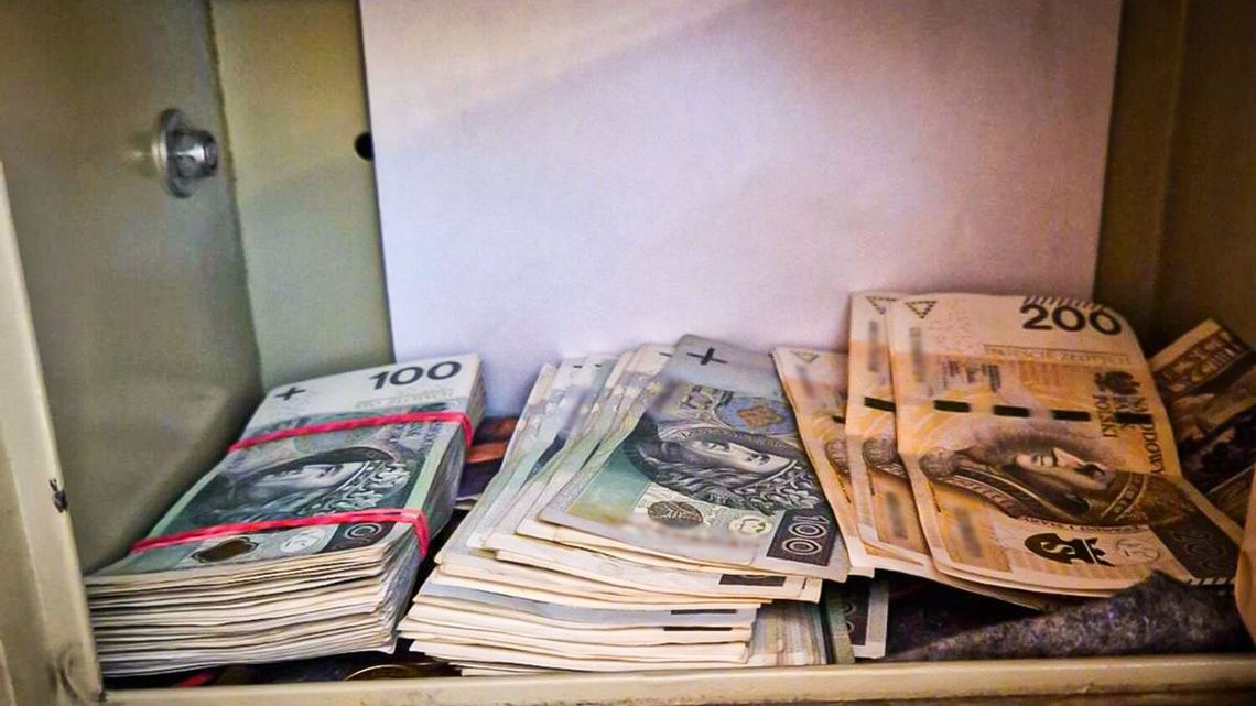 Odbarwiali olej, „prali” pieniądze, a Skarb Państwa tracił setki milionów