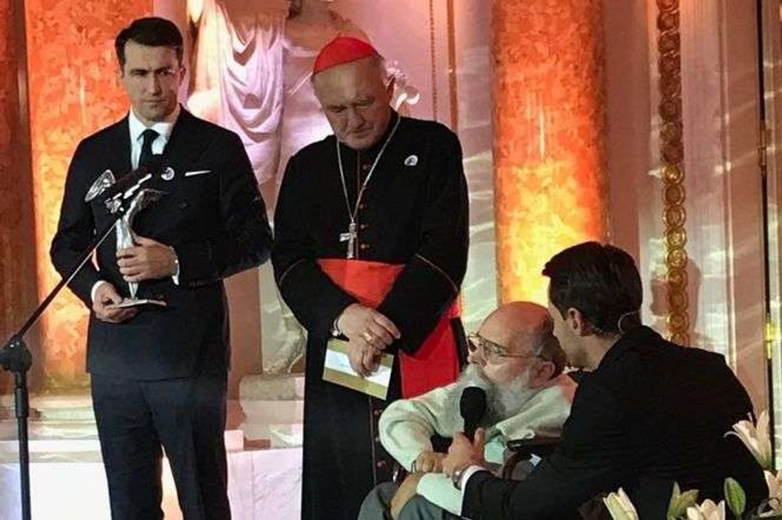 Odbył 31 tys. rozmów telefonicznych z potrzebującymi. Nagroda TOTUS TUUS dla Jana Arczewskiego Odbył 31 tys. rozmów telefonicznych z potrzebującymi. Nagroda TOTUS TUUS dla Jana Arczewskiego