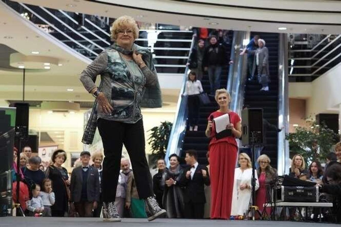 "Odczaruj jesień życia". Seniorzy jak modele i modelki (zdjęcia)