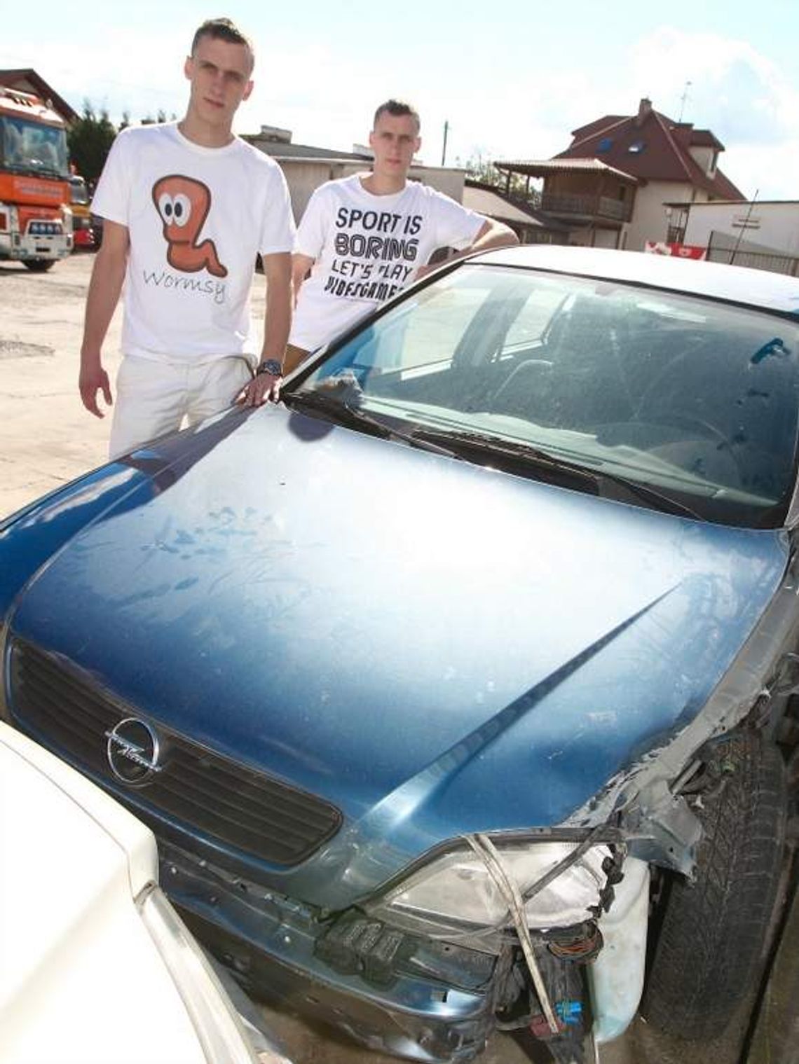 Oddali auto do naprawy, a mechanik je rozbił