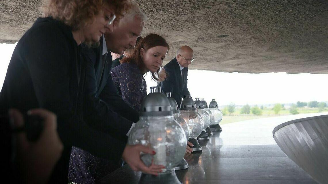 Oddali hołd tym, którzy zginęli na Majdanku. Ceremonia Pamięci podczas Lubliner Festival 2022 Oddali hołd tym, którzy zginęli na Majdanku. Ceremonia Pamięci podczas Lubliner Festival 2022