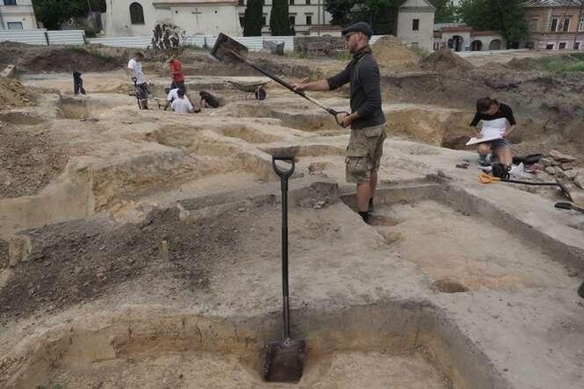 Odkrycia archeologów na budowie Alchemii. Średniowieczna osada przy ul. Świętoduskiej 
