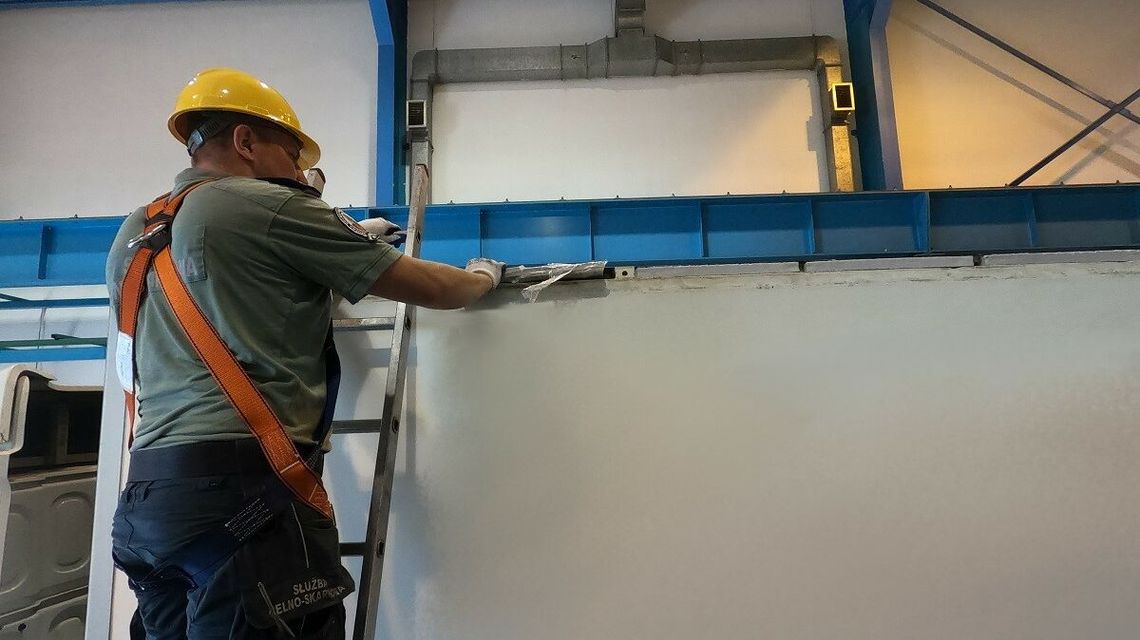 Odkrycie na granicy. Na potrzeby przemytu przerobili dach przyczepy Odkrycie na granicy. Na potrzeby przemytu przerobili dach przyczepy