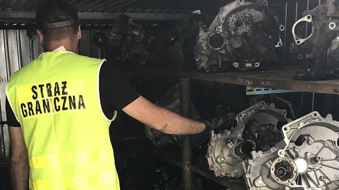 Odkrycie w warsztacie mechanicznym. Części samochodów warte ponad 100 tysięcy złotych Odkrycie w warsztacie mechanicznym. Części samochodów warte ponad 100 tysięcy złotych