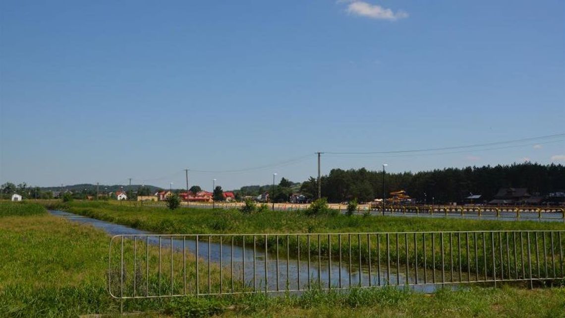 Odmulają i oczyszczają koryto Wieprza w okolicy Krasnobrodu