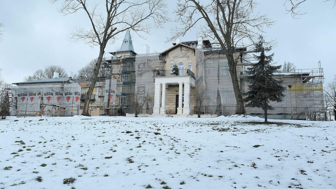 Odnawiają XIX-wieczny pałac koło Lublina. "Takiego remontu nigdy nie przeszedł" [zdjęcia]