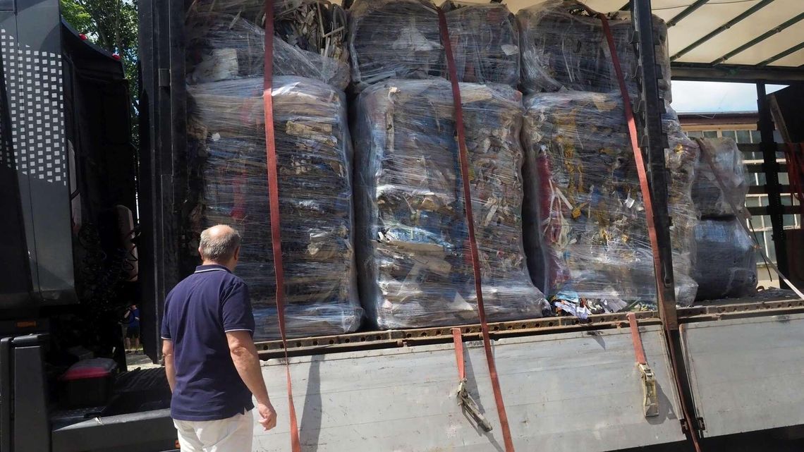 Odpady z Danii przyjechały do naszego regionu. Rozładunek zablokował starosta