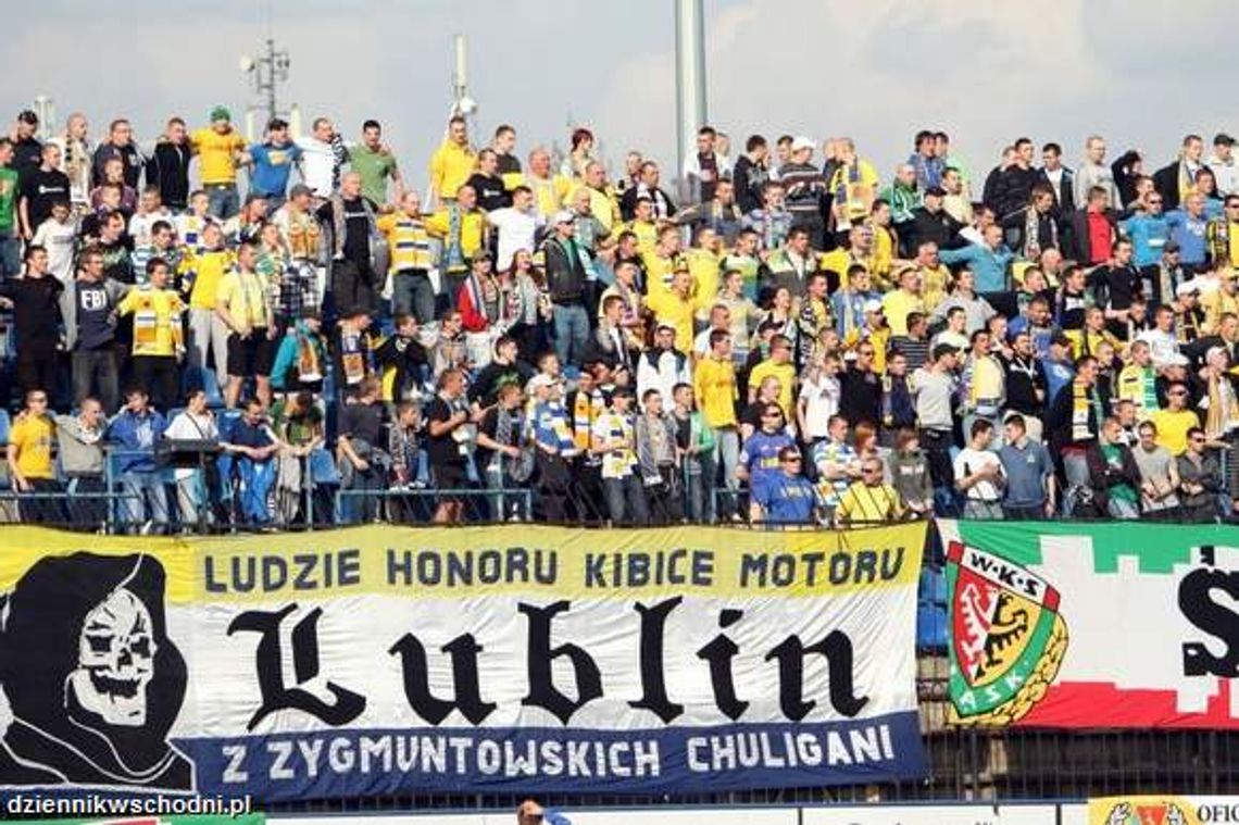 Odpalili race na stadionie. Przez trzy lata nie wejdą na mecz Motoru Odpalili race na stadionie. Przez trzy lata nie wejdą na mecz Motoru