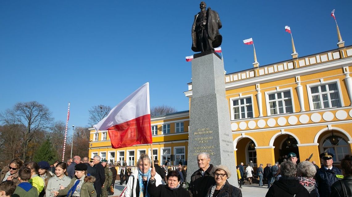 Odsłonięcie pomnika Józefa Piłsudskiego w Zamościu [zdjęcia]