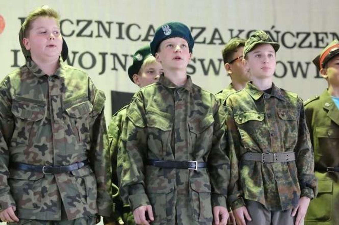 Odśpiewali „sto lat” żołnierzowi „Zapory”. Uroczystości w SP 43 w Lublinie